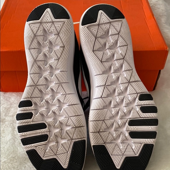 Nike Black and White Athletic Shoes - Picture 6 of 11